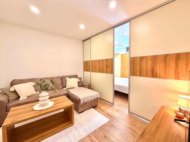 Moderný apartmán • centrum • AC • parkovanie