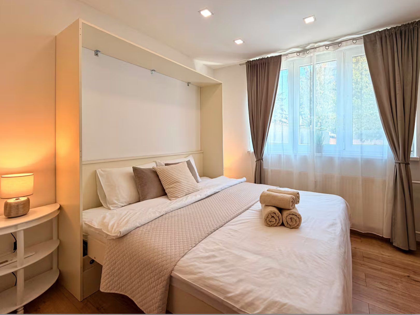 Moderný apartmán • centrum • AC • parkovanie
